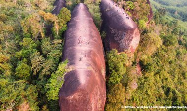 หินสามวาฬ บึงกาฬ อลังการความงามทางธรรมชาติ