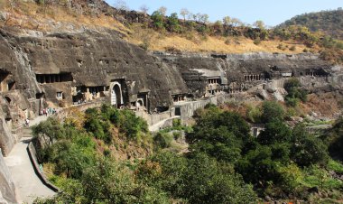 ปฏิมากรรมพุทธศาสนาเก่าแก่ที่สุดในโลก ณ ถ้ำอชันตา ประเทศอินเดีย