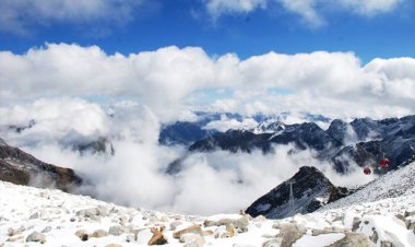 ชมความงดงาม กลาเซียร์ต๋ากู๋ปิงชวน ธารน้ำแข็งที่ขาวสะอาด อายุหลายล้านปี