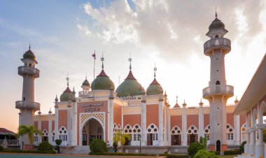 ศาสนสถานสำคัญแห่งภาคใต้ มัสยิดกลางจังหวัดปัตตานี