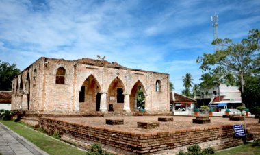 มัสยิดกรือเซะ มัสยิดเก่าแก่อายุกว่า 200 ปี โบราณสถานที่สำคัญทางประวัติศาสตร์ของเมืองปัตตานี
