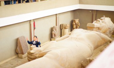 รูปแกะสลักขนาดมหึมาของฟาโรห์รามเซสที่ 2 ณ พิพิธภัณฑ์รามเซสที่สองแห่งเมืองเมมฟิส อียิปต์