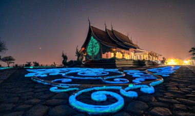 มหัศจรรย์ต้นไม้เรืองแสง วัดสิรินธรวรารามภูพร้าว หรือวัดเรืองแสง