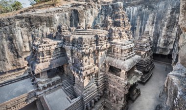 ถ้ำเอลโลรา สิ่งมหัศจรรย์ของโลก มหาวิหารของสามศาสนา