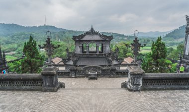 1 ใน 7 ของพระราชสุสานของกษัตริย์แห่งราชวงเหงียน พระราชสุสานไคดิงห์