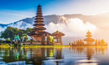 ปูราอูลุนดานูบราตัน เทวสถานกลางทะเลสาบแห่งเกาะบาหลี