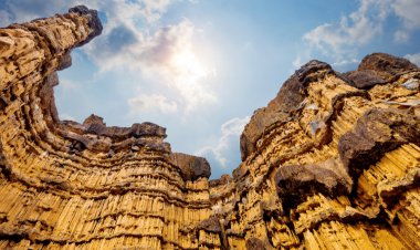 ผาช่อ มหัศจรรย์หน้าผาสูง