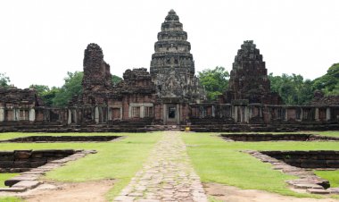 ปราสาทหินพิมาย แหล่งโบราณคดีที่สำคัญทางประวัติศาสตร์