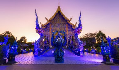 วัดร่องเสือเต้น วัดสีน้ำเงินแห่งเชียงราย