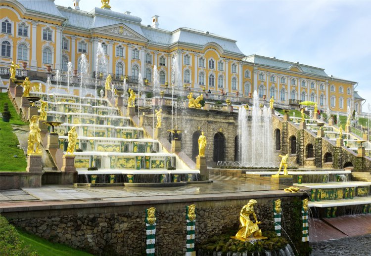 สุดตระการตาความหรูหรา ที่พระราชวังฤดูร้อนปีเตอร์ฮอฟ