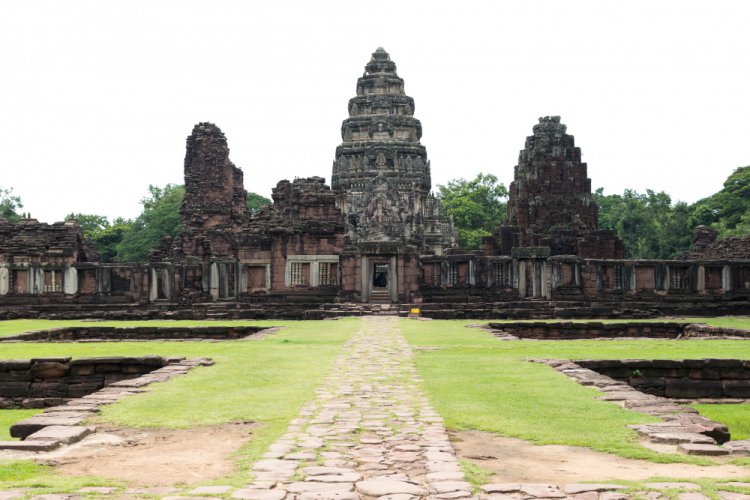 ปราสาทหินพิมาย แหล่งโบราณคดีที่สำคัญทางประวัติศาสตร์